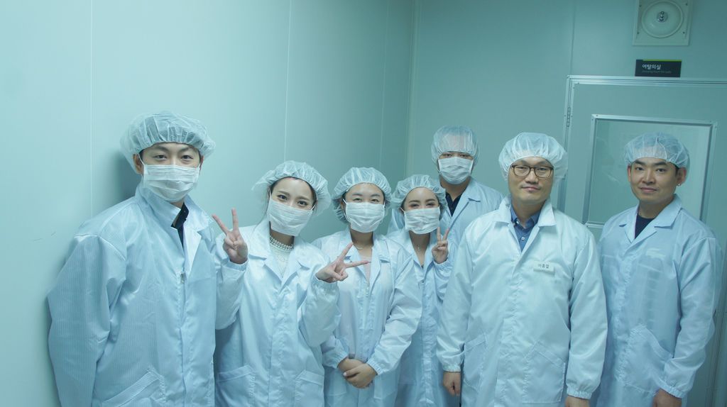實驗室前合照.JPG 實驗室前合照.JPG