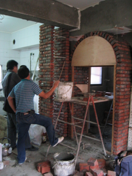 韋宅拱門及展示櫃施作中 韋宅拱門及展示櫃施作中