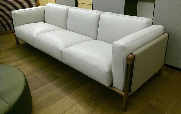 giorgetti sofa.jpg