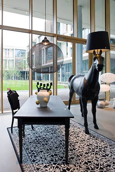 horse lamp_moooi-1.jpg