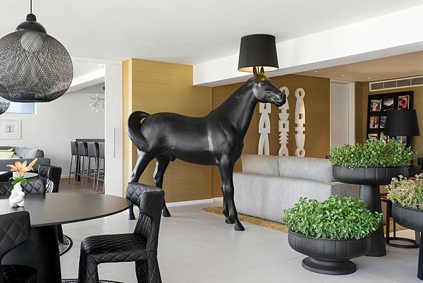 horse lamp moooi.jpeg