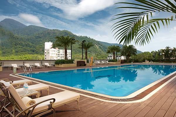 Lohas spa_swimming pool.jpg