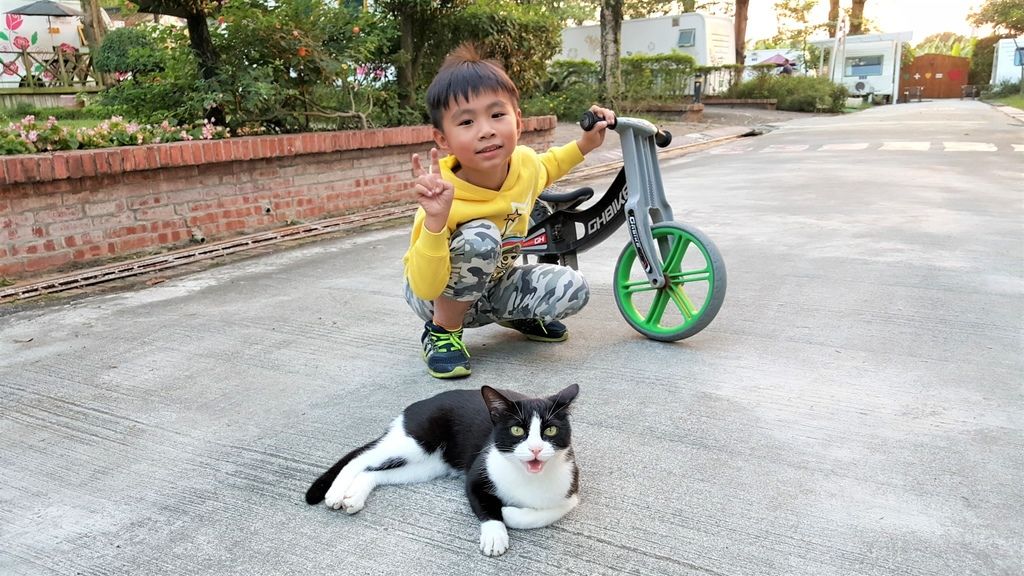 【嘉義親子住宿】詩情花園渡假村♥露營車一泊二食BBQ好吃又好