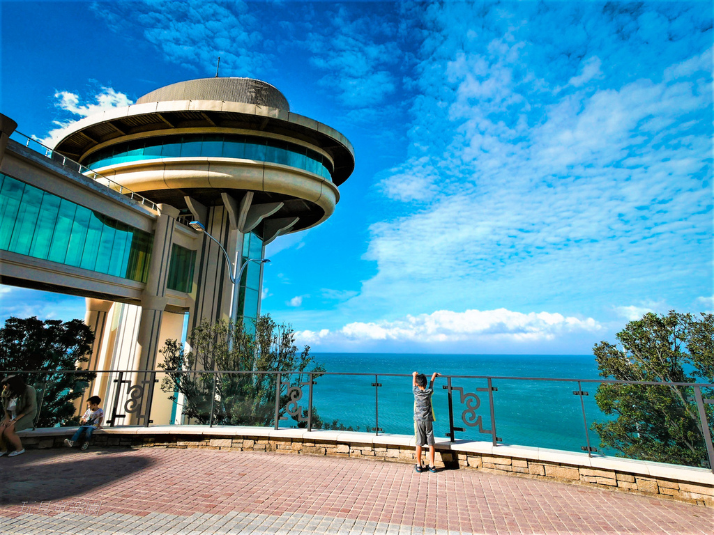 【屏東親子飯店】H會館♥倚山面海無敵海景房♥夢幻無邊際海景泳