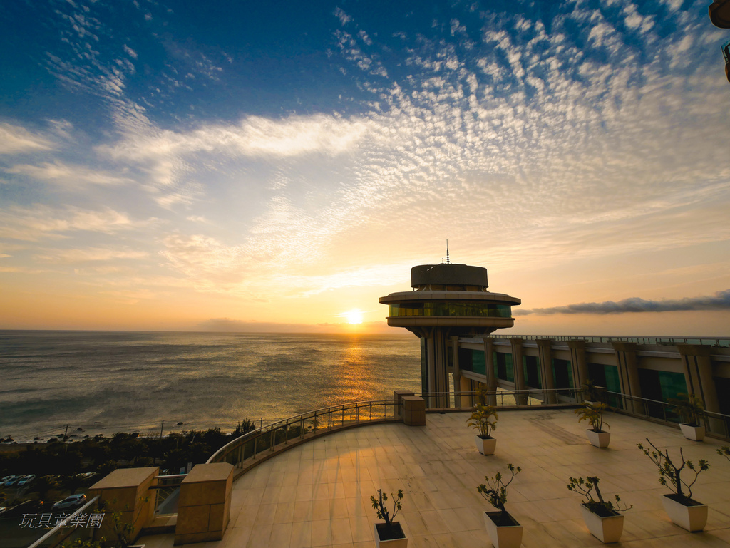 【屏東親子飯店】H會館♥倚山面海無敵海景房♥夢幻無邊際海景泳