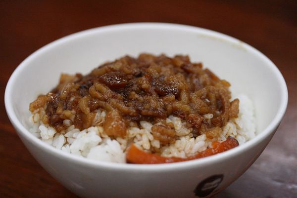 鬍鬚張滷肉飯