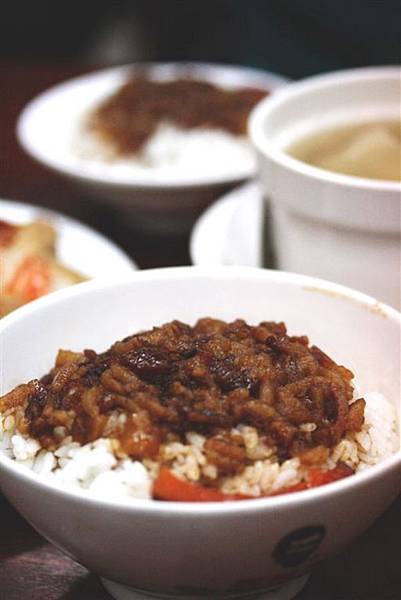 鬍鬚張滷肉飯