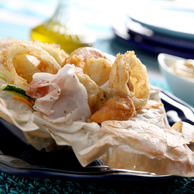 Scallops in tempura with lard of colonnata and julienne vegetables