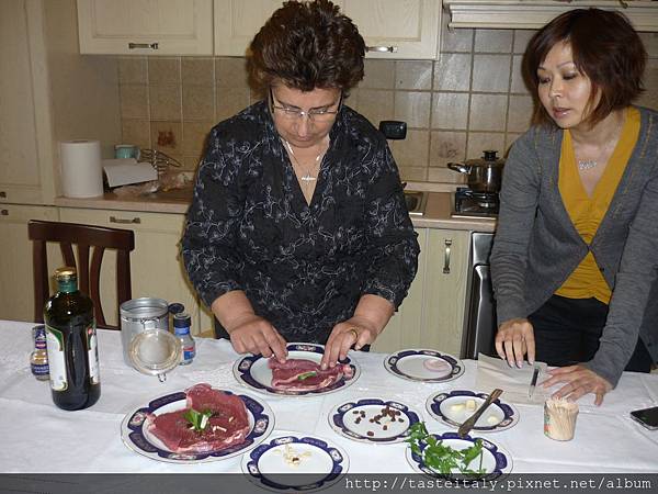 拿坡里牛肉捲