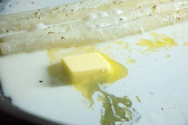 奶油汁煮白蘆筍