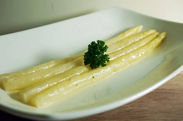 奶油汁煮白蘆筍