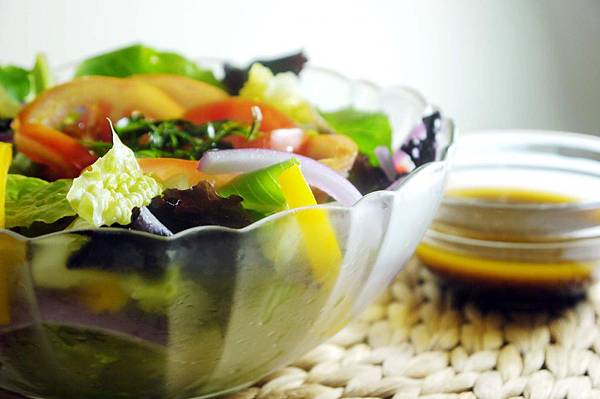 【Bambino蔬菜篇】伴隨著午後陣雨彩虹般的「鮮疏油醋沙拉」