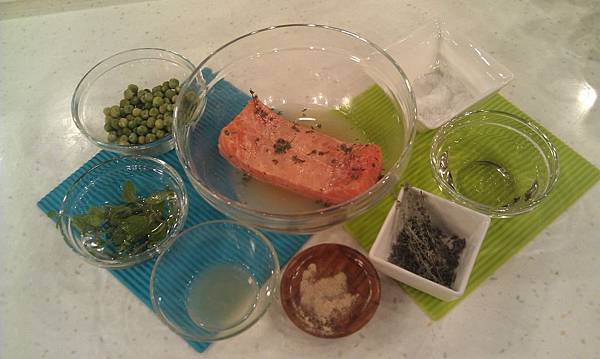 檸汁香煎鮭魚-材料