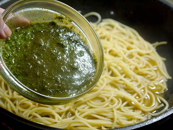 【Bambino義大利麵篇】好吃美味「青醬鮮蝦義大利麵」~