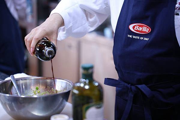 落合  務-鮪魚酪梨沙拉