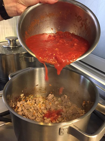 手工寬扁麵佐蕃茄肉醬