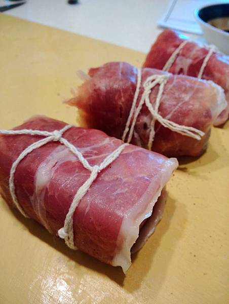 煎烤帕瑪火腿豬菲力卷與摩典納陳年葡萄醋
