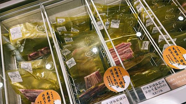 【高雄苓雅】食材新鮮的精品生鮮食材超市〔平凡五金行〕，不只提