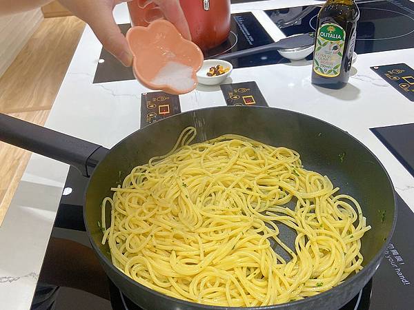 【鈴木主廚の義大利料理】香蒜辣椒義大利麵 Spaghetti aglio, olio e peperoncino