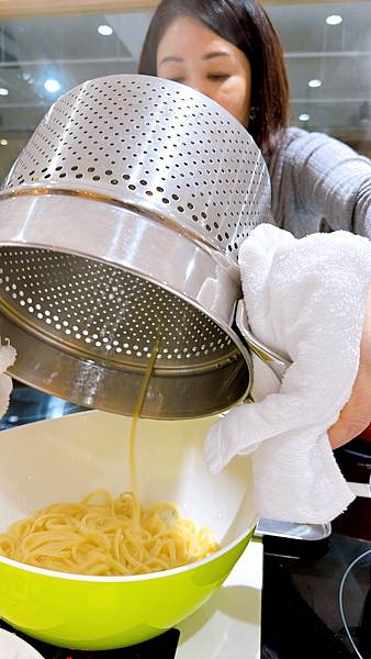 【食譜】年菜煮什麼? 來點不一樣的，和保師傅學「瓜仔肉拌麵」義大利麵版本