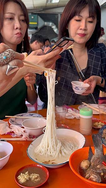 【高雄鹽埕】在地人大推的早餐！澎湃豐盛的海鮮大餐—高雄蟳市長