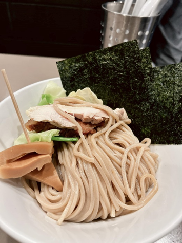 【日本東京】新宿排隊名店，超濃郁蝦沾麵〔つけ麺 五ノ神〕