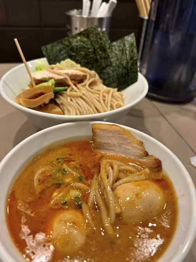 【日本東京】新宿排隊名店，超濃郁蝦沾麵〔つけ麺 五ノ神〕