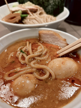 【日本東京】新宿排隊名店，超濃郁蝦沾麵〔つけ麺 五ノ神〕