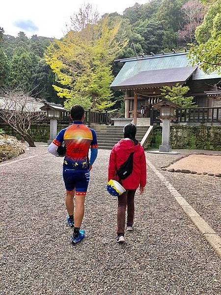 ④安房神社：本堂への道.jpg