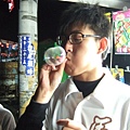 玩了NT100的彈珠台.. 換了點數60點的4條"太空氣球"...XD