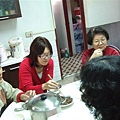 就是廚房兼飯廳..
