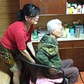 阿嬤剛洗完澡出來~~