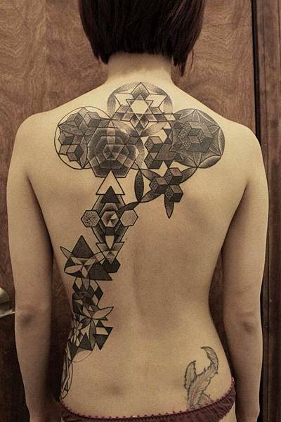 Fractals-and-Pointillism-–-Tattoos-von-Kenji-Alucky04.jpg