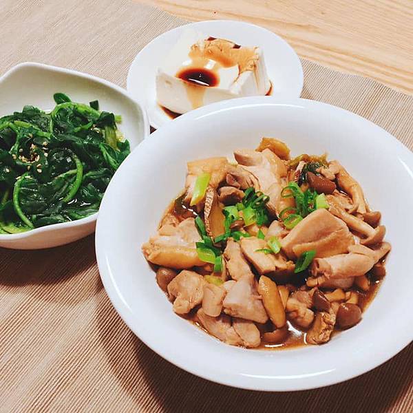 阿乃私廚：今天主餐料理是蘑菇三杯雞！ 麻油馬齒莧、有機嫩豆腐，其實還有為兒子煮的水煮蛋及汆燙大陸妹