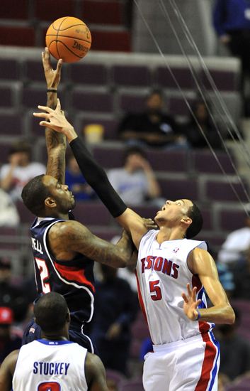 Pistons forward Austin Daye, right, tries to deflect a shot by Hawks forward Josh Powell in the first half..jpg