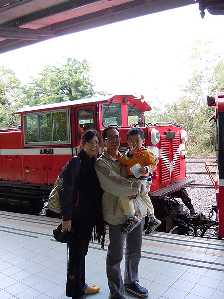 往祝山森林小火車的外觀02.JPG