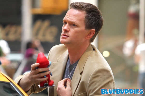 Neil_Patrick_Harris_and_Papa_Smurf.jpg