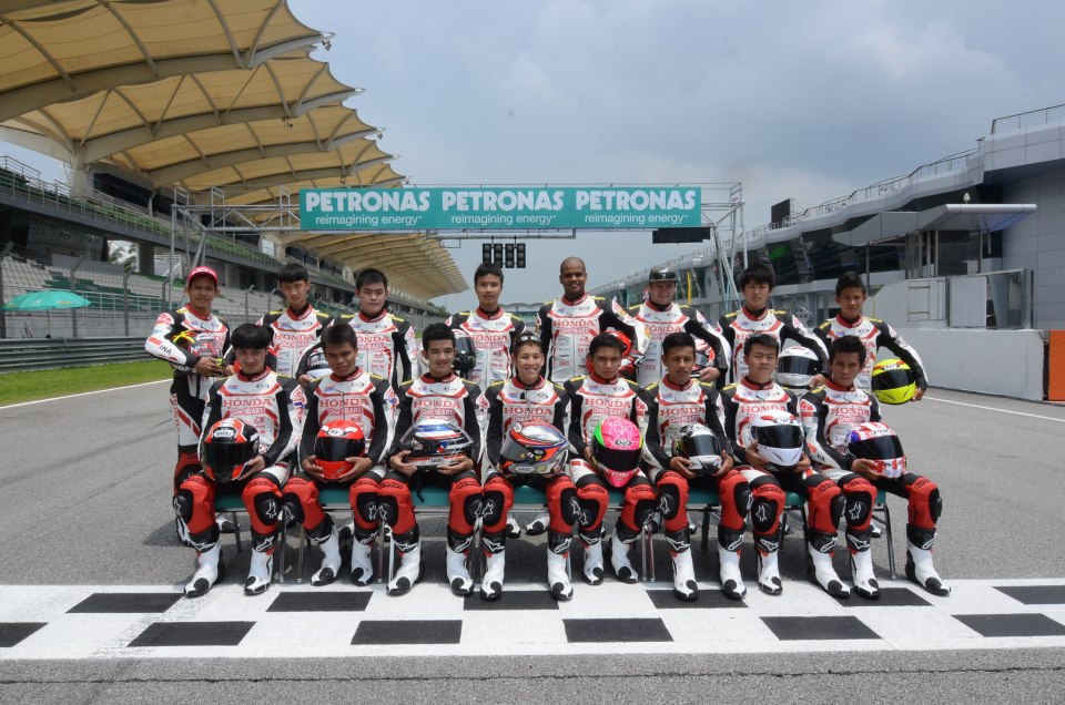 R1~Sepang大合照 (1).jpg