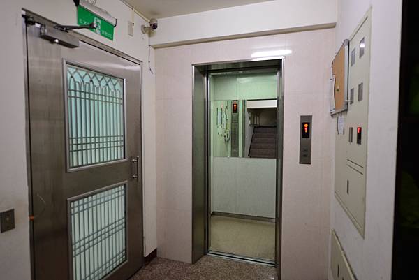 3  電梯口.jpg