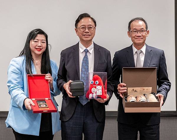 世界台灣商會聯合總會招商座談 1.jpg