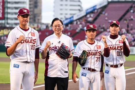 張善政應邀赴日本樂天金鷲主場開球 宣布桃園11月舉辦臺日韓棒球交流賽1.jpg