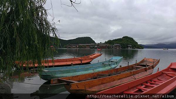 瀘沽湖．豬槽船