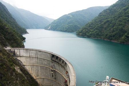 德基電廠雙曲線型薄拱壩,暑假暑期寒假教師研習德基水庫德基電廠