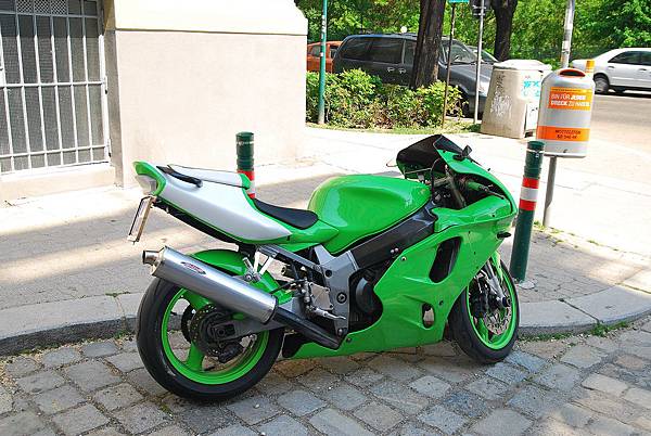 Kawasaki-ZX7RR