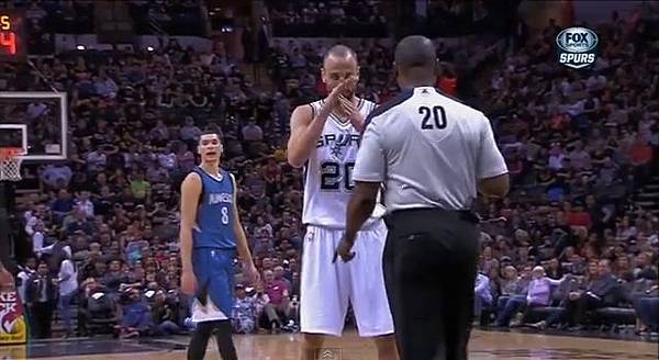 Ginobili T to referee.JPG