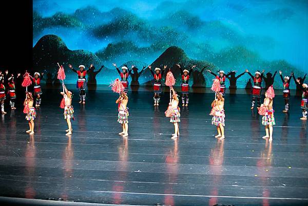 松浦國小阿美族傳統舞蹈團
