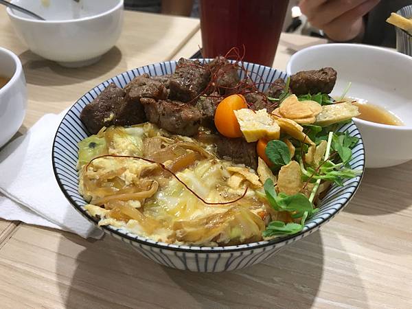 台北美食 北投區食記捷運奇岩站mina 創意廚房咖啡簡餐丼飯蛋包飯骰子牛肉飯早午餐親子丼 陳皮的日常 Hugodapper 台北美食 北投區食記捷運奇岩站mina 創意廚房咖啡簡餐丼飯蛋包飯骰子牛肉飯早午餐親子丼 陳皮的日常 Hugodapper