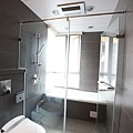 bathroom03.jpg