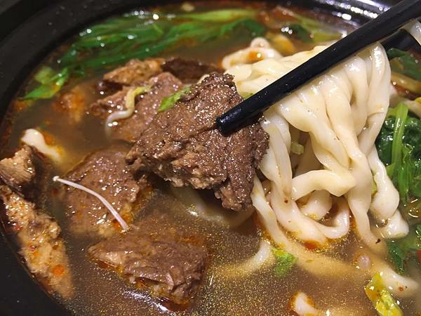 花蓮素食應食來素食餐廳-川味素牛肉麵|花蓮市素食拉麵