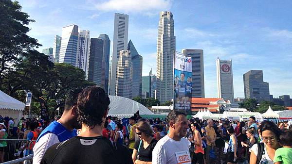 Running Singapore Adidas Nike NewBalance NB Event SCMS SCMS2015 Race Day Finish Pen City Hall 2.jpg